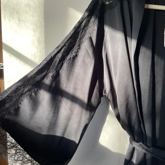 Victoria’s Secret Lounge Robe - Picture 2 of 3